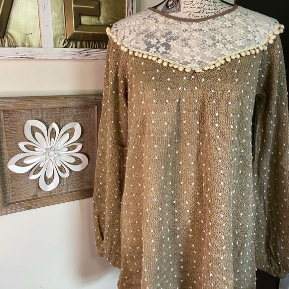 Pom Lace A -Line Sweater Top. Perfect for Fall 🍁
Ryu/Areve! - Picture 4 of 9